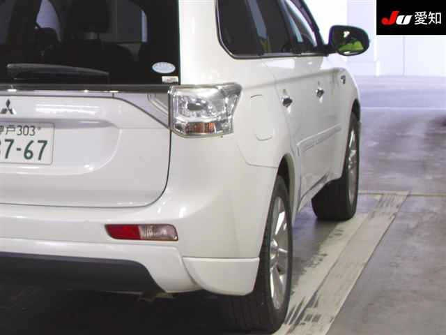 MITSUBISHI OUTLANDER PHEV 2013