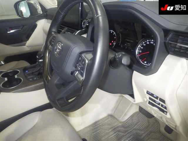 TOYOTA LAND CRUISER 2023