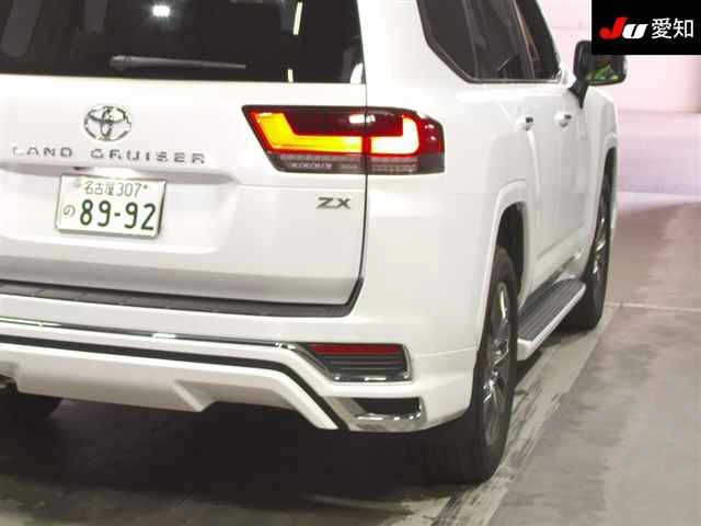 TOYOTA LAND CRUISER 2023