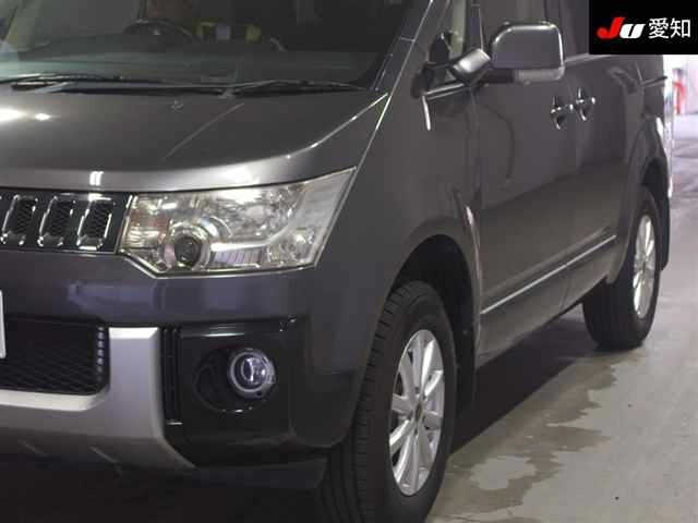 MITSUBISHI DELICA D5 2013