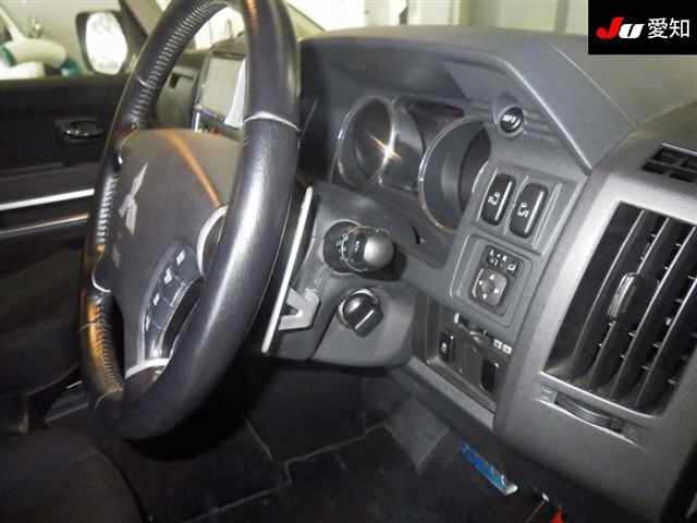 MITSUBISHI DELICA D5 2013