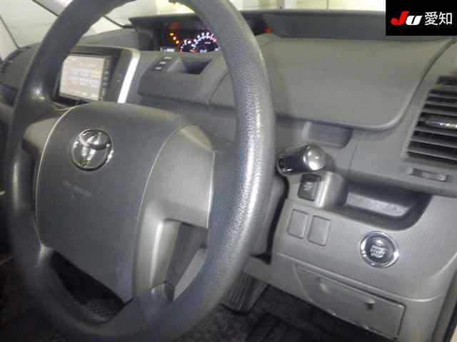TOYOTA NOAH 2008