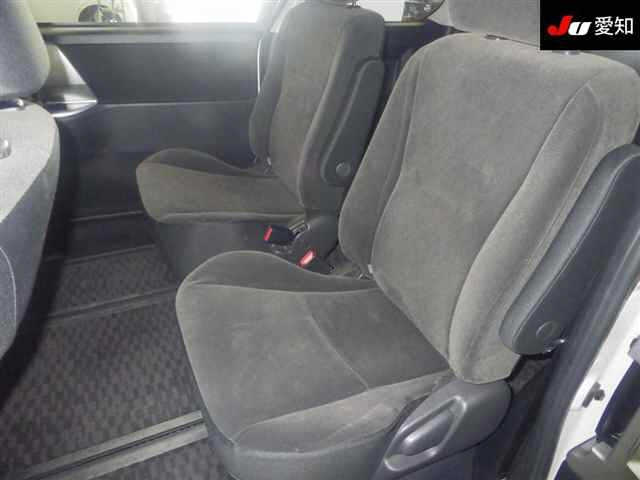 TOYOTA NOAH 2010