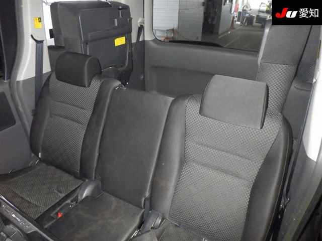 TOYOTA NOAH 2009