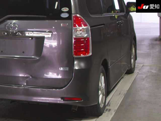 TOYOTA NOAH 2009