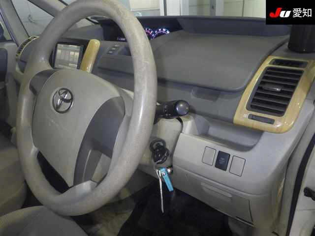 TOYOTA NOAH 2008