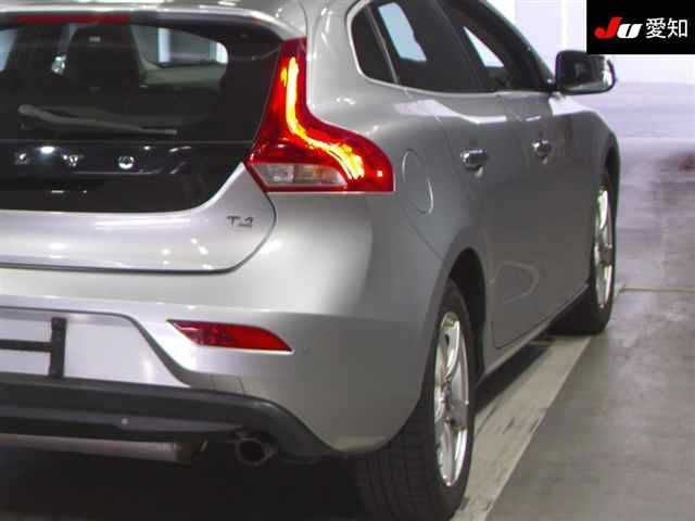 VOLVO V40 2013