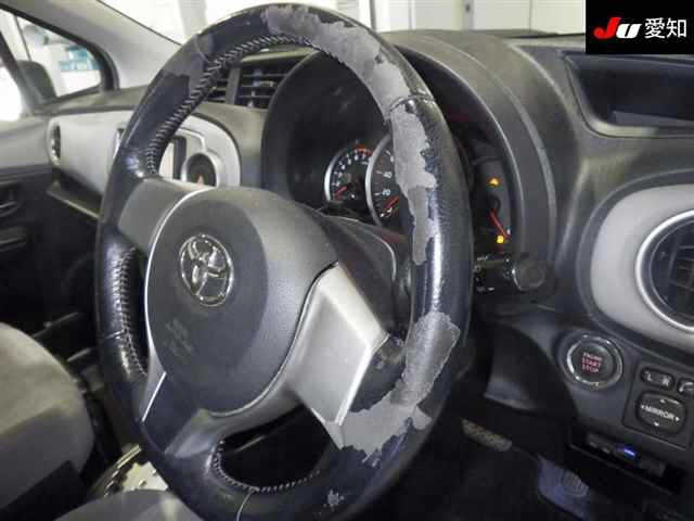 TOYOTA VITZ 2011