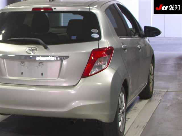 TOYOTA VITZ 2011