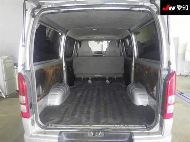 TOYOTA HIACE VAN 2009