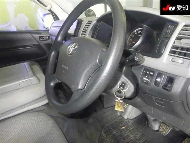 TOYOTA HIACE VAN 2009