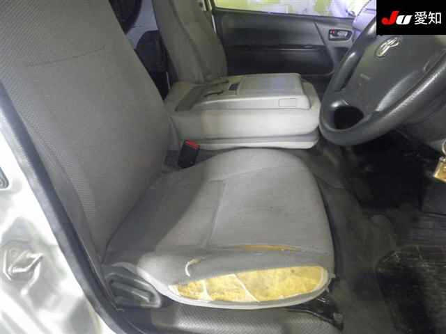 TOYOTA HIACE VAN 2009