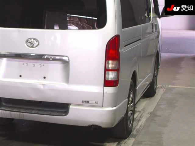 TOYOTA HIACE VAN 2009