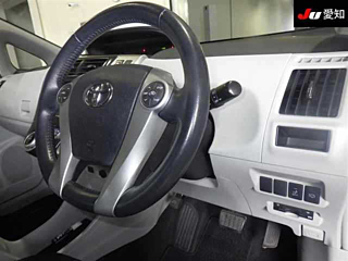 TOYOTA PRIUS ALPHA 2013