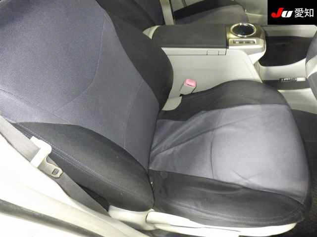 TOYOTA PRIUS ALPHA 2013