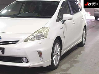 TOYOTA PRIUS ALPHA 2013