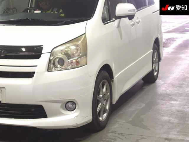 TOYOTA NOAH 2008
