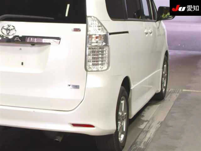 TOYOTA NOAH 2008