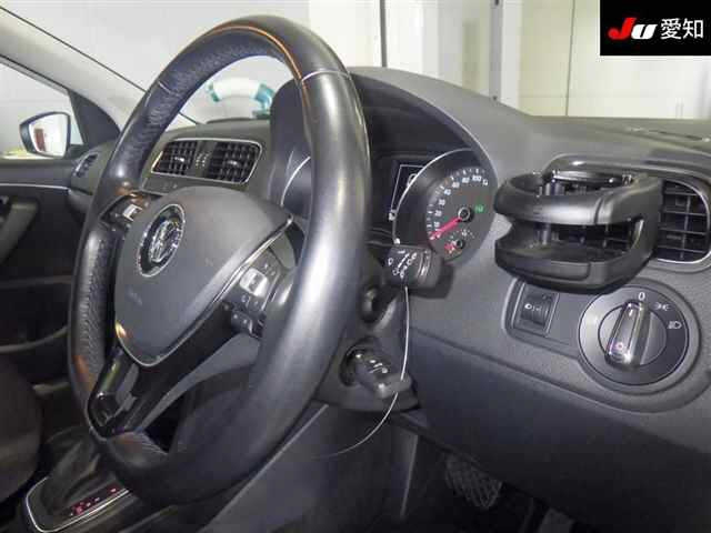 VOLKSWAGEN POLO 2014