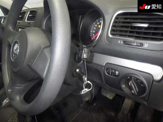 VOLKSWAGEN GOLF 2010