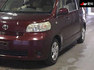 TOYOTA PORTE 2010