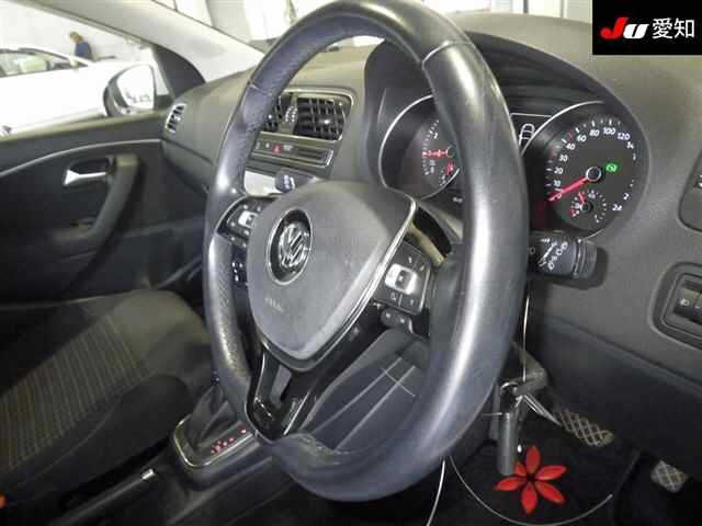 VOLKSWAGEN POLO 2014