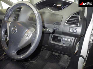 NISSAN SERENA 2013