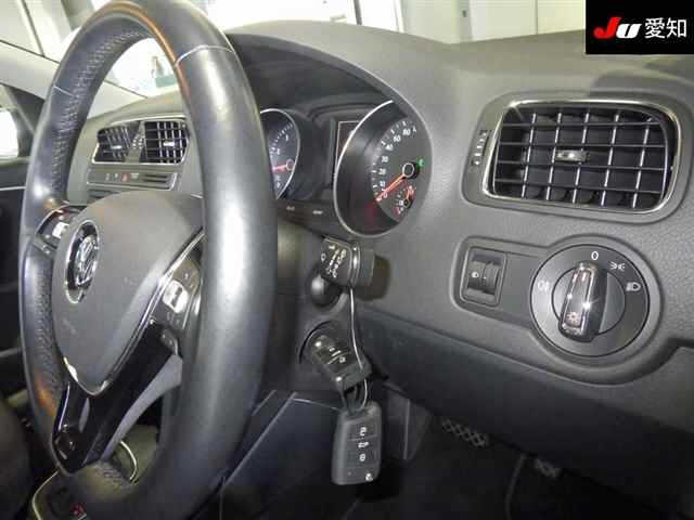 VOLKSWAGEN POLO 2015