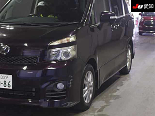 TOYOTA VOXY 2011
