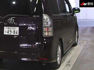 TOYOTA VOXY 2011