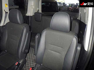 TOYOTA VOXY 2013
