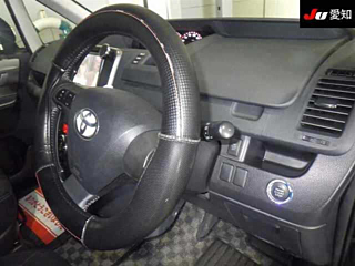 TOYOTA VOXY 2013