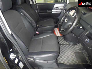 TOYOTA VOXY 2013