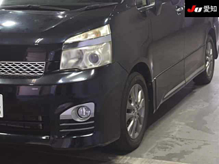 TOYOTA VOXY 2013