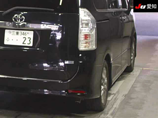 TOYOTA VOXY 2013