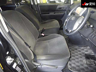 TOYOTA VOXY 2010