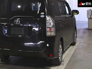 TOYOTA VOXY 2010