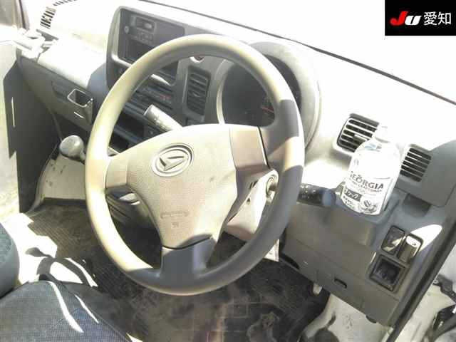 DAIHATSU HIJET VAN 2011