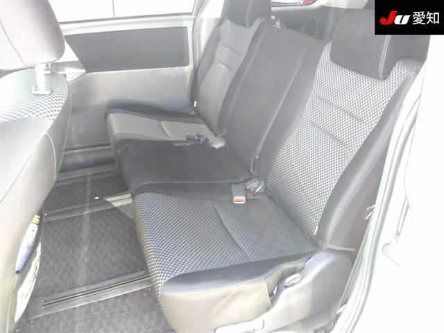 TOYOTA NOAH 2009