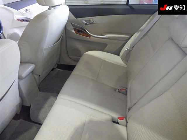 TOYOTA PREMIO 2013