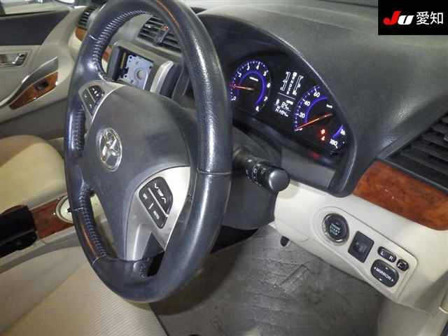 TOYOTA PREMIO 2013