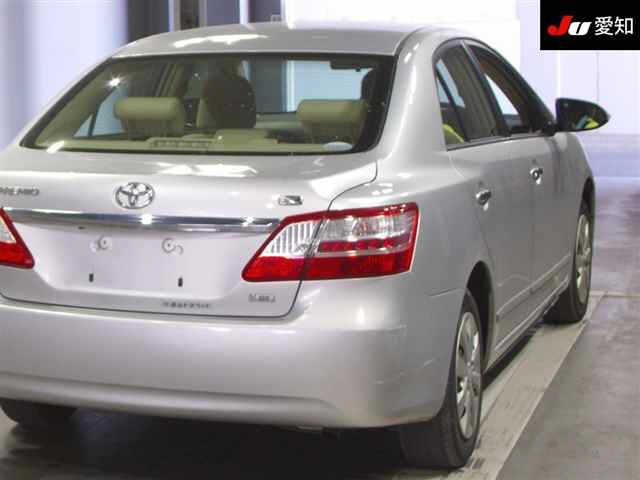 TOYOTA PREMIO 2013