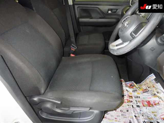 TOYOTA ROOMY 2023