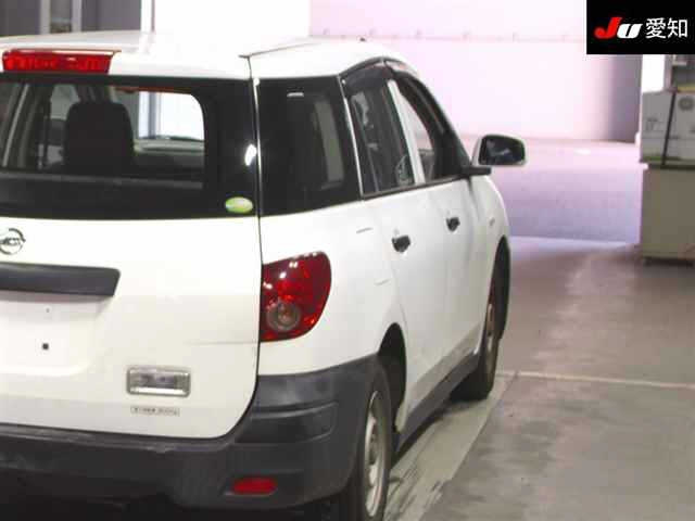 NISSAN AD 2011