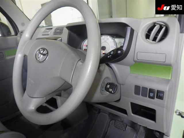 TOYOTA PIXIS SPACE 2013