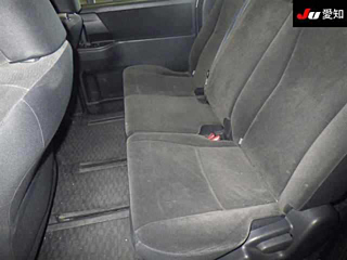 TOYOTA VOXY 2010