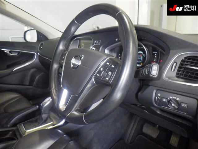 VOLVO V40 2013
