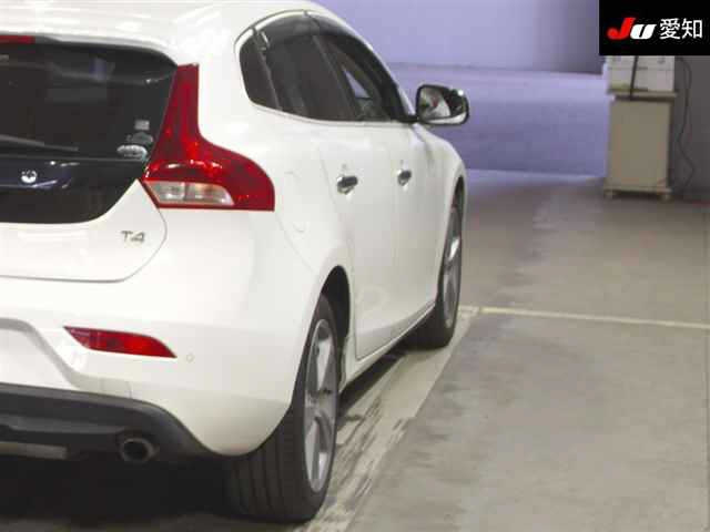 VOLVO V40 2013