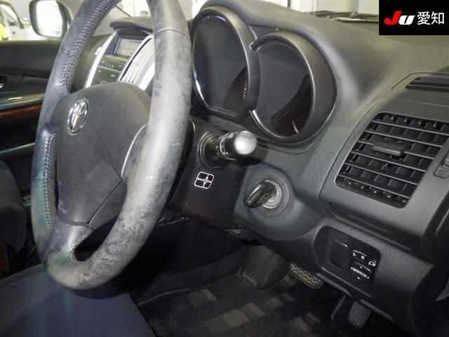 TOYOTA HARRIER 2011
