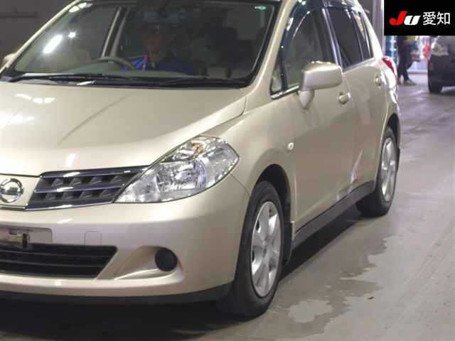 NISSAN TIIDA 2011